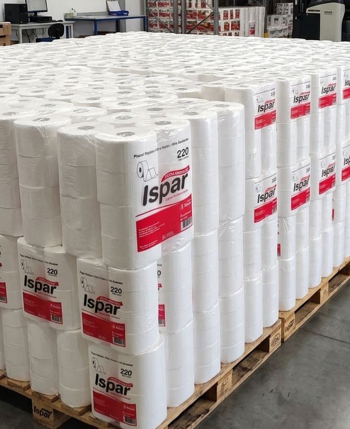 Linha de produtos institucionais Higipel empacotados para distribuição